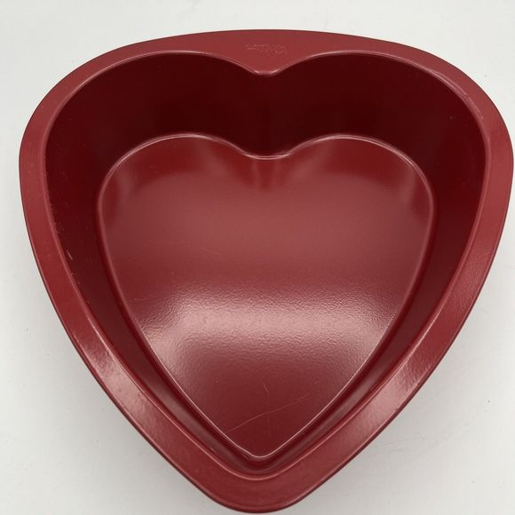 Wilton Red Heart Shaped Cake Baking Pan 9" Valentine's Day Baked Goods Love VGC - Picture 2 of 9